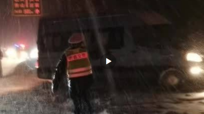 湘西吉首：雪幕下，让我记住你的身影
