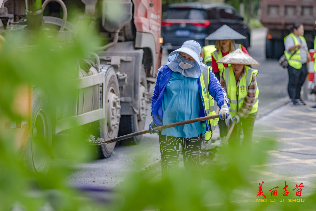 夏季公路養(yǎng)護忙