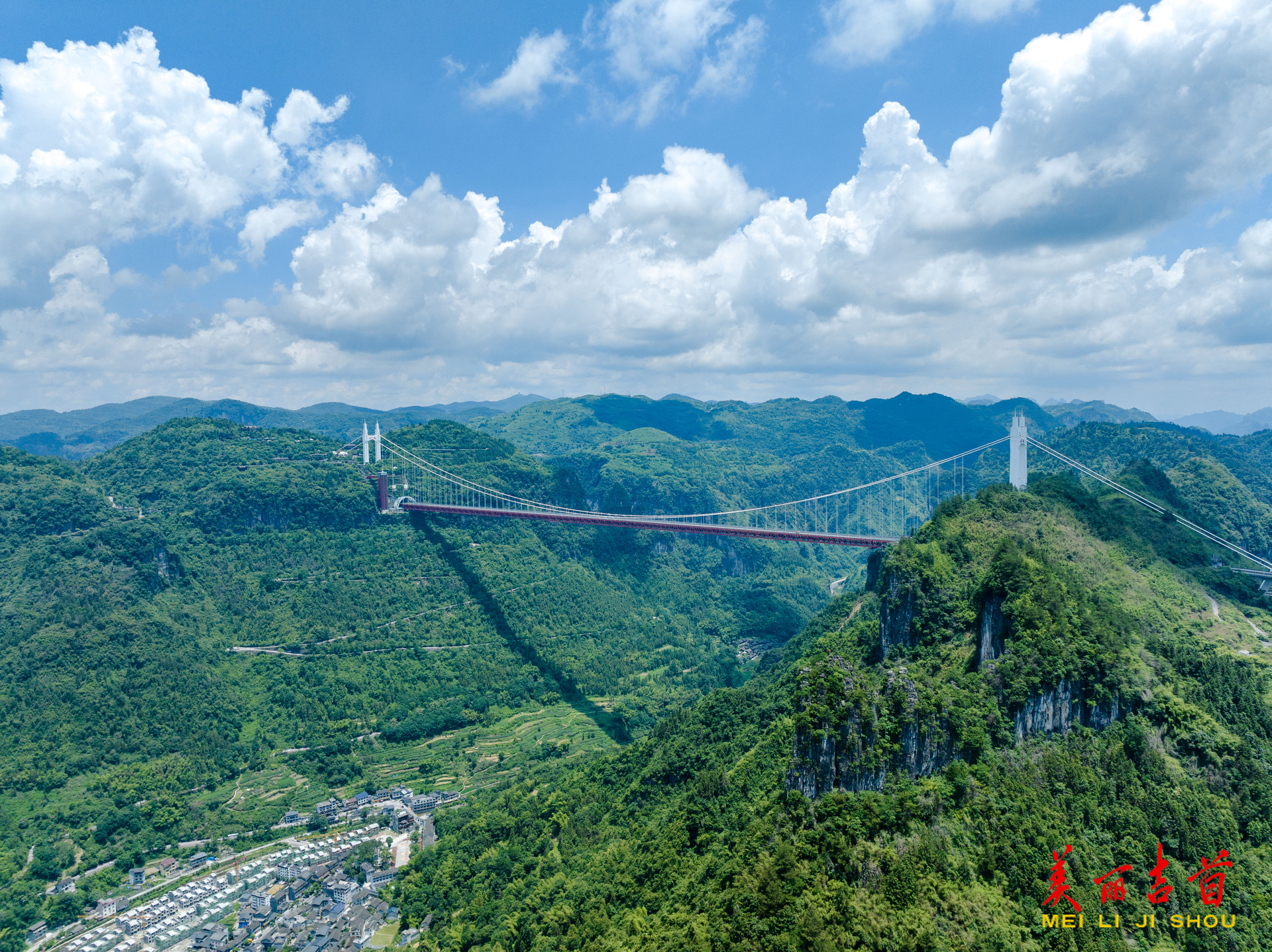 天桥如虹贯青山