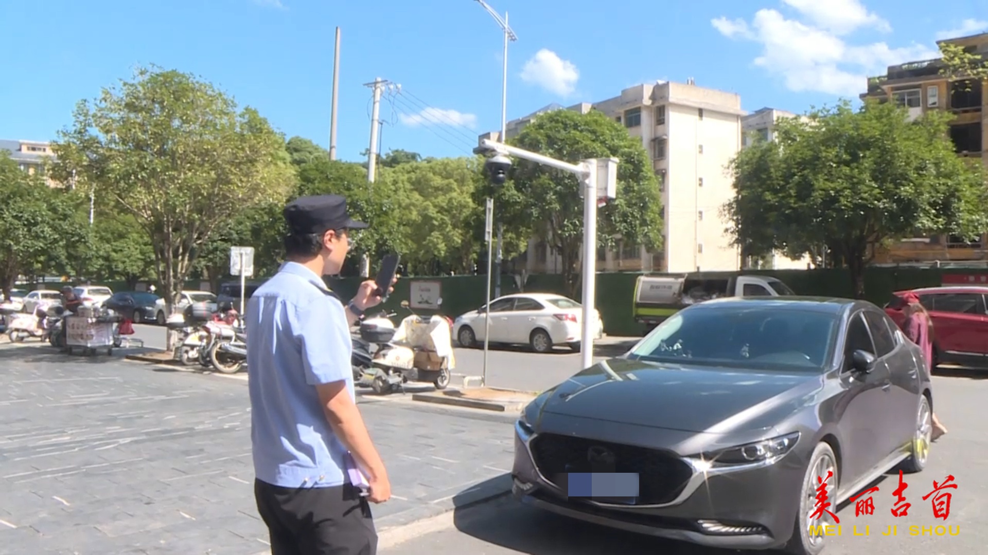 吉首：持續(xù)整治車輛亂停亂放  凈化道路交通環(huán)境