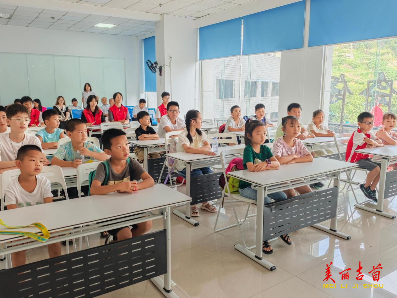 吉首：新時(shí)代文明實(shí)踐中心過暑假  陪伴少年兒童暑期成長