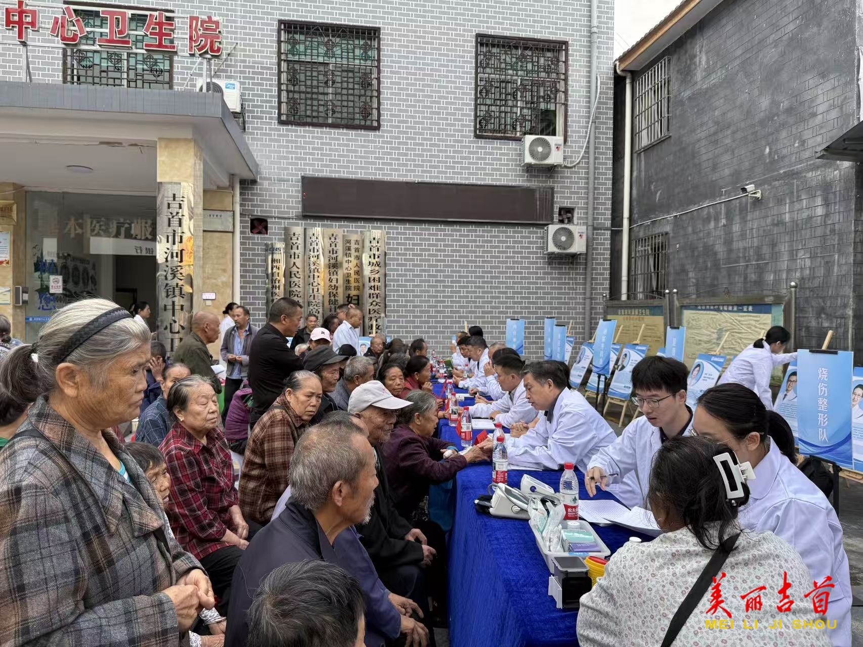 吉首：科普资源进圩场  群众“家门口”享优质诊疗
