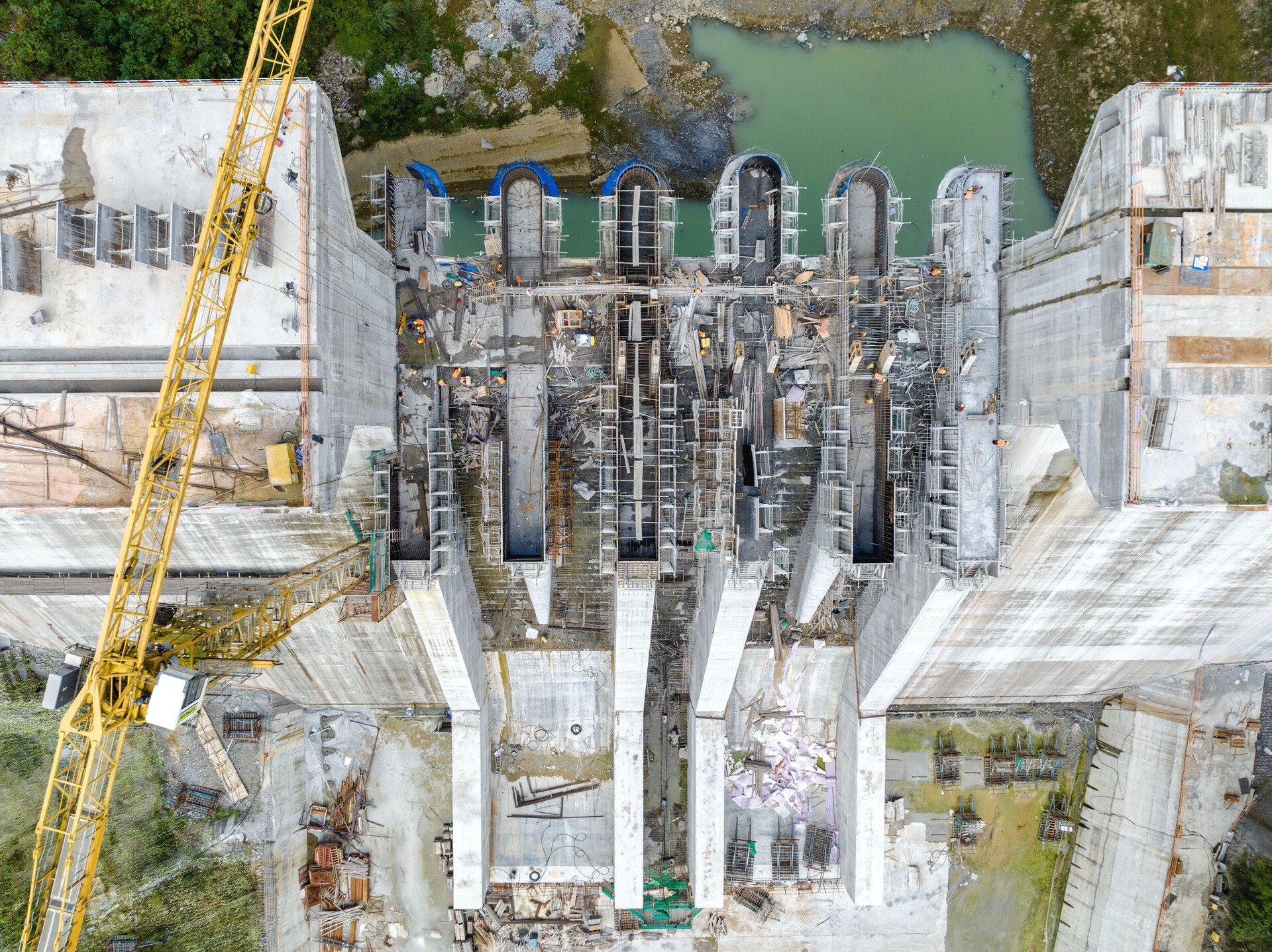 假期坚守不停工