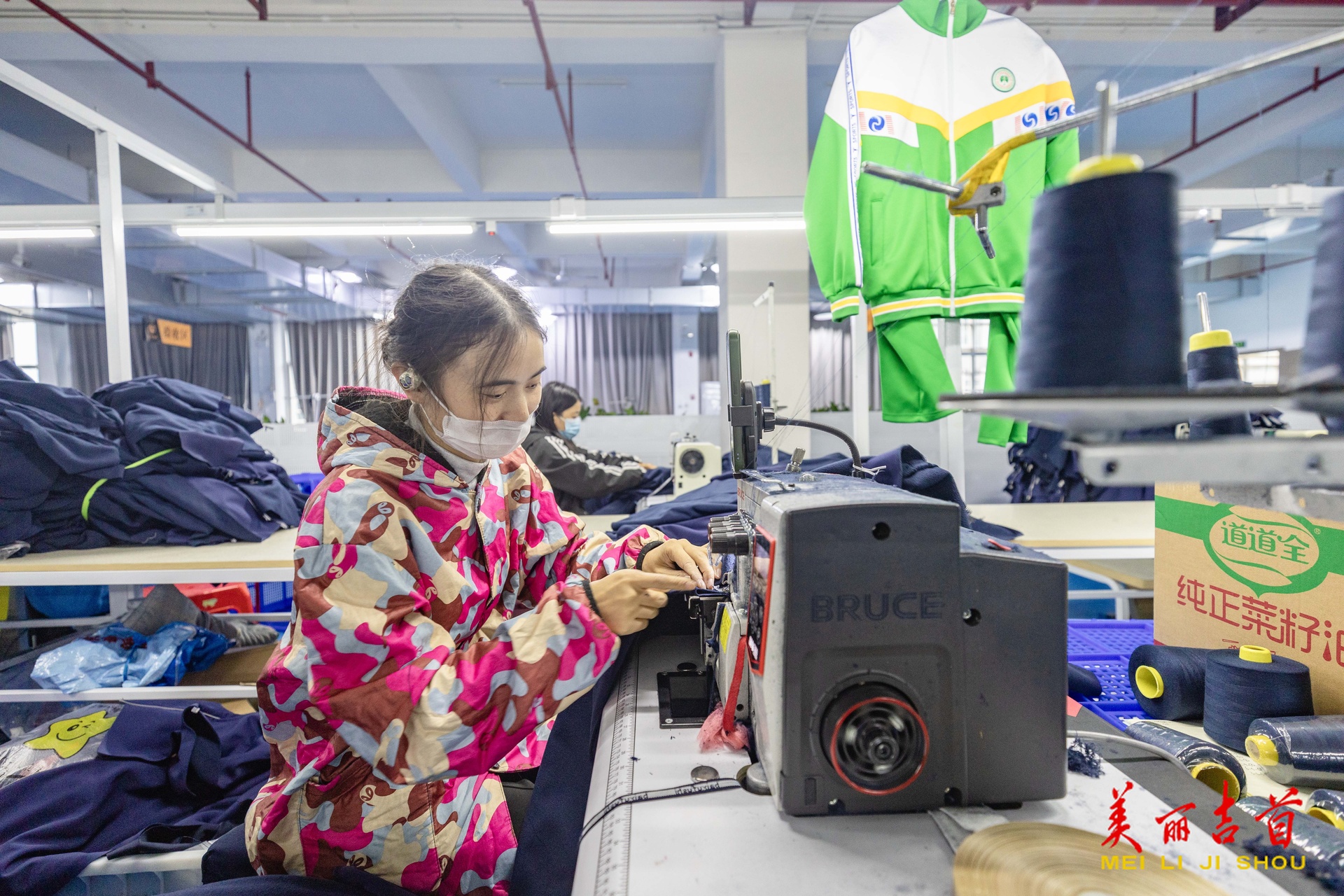 吉首服饰企业加速跑，全力保障订单交付！