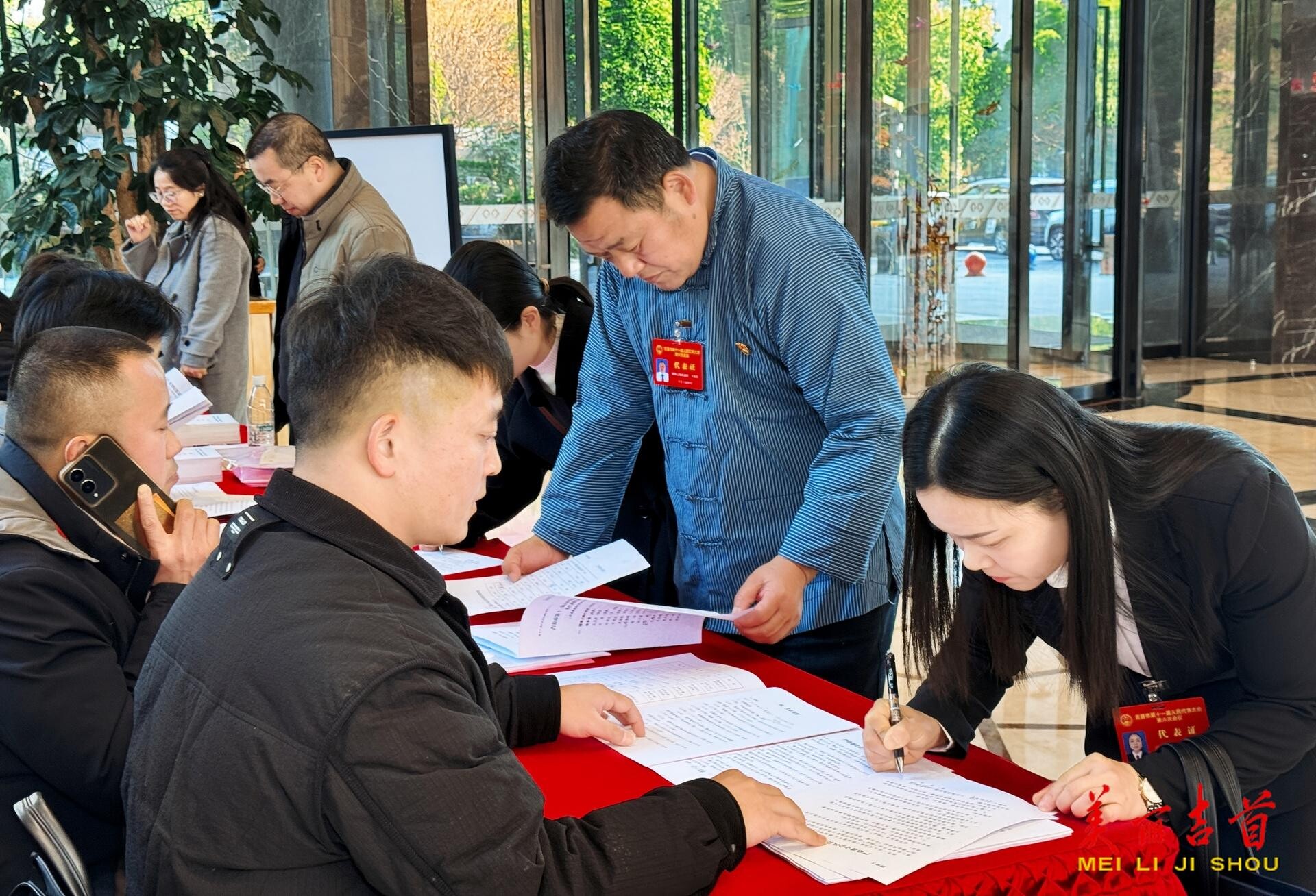 怀揣民意献良策 市人大代表向大会报到