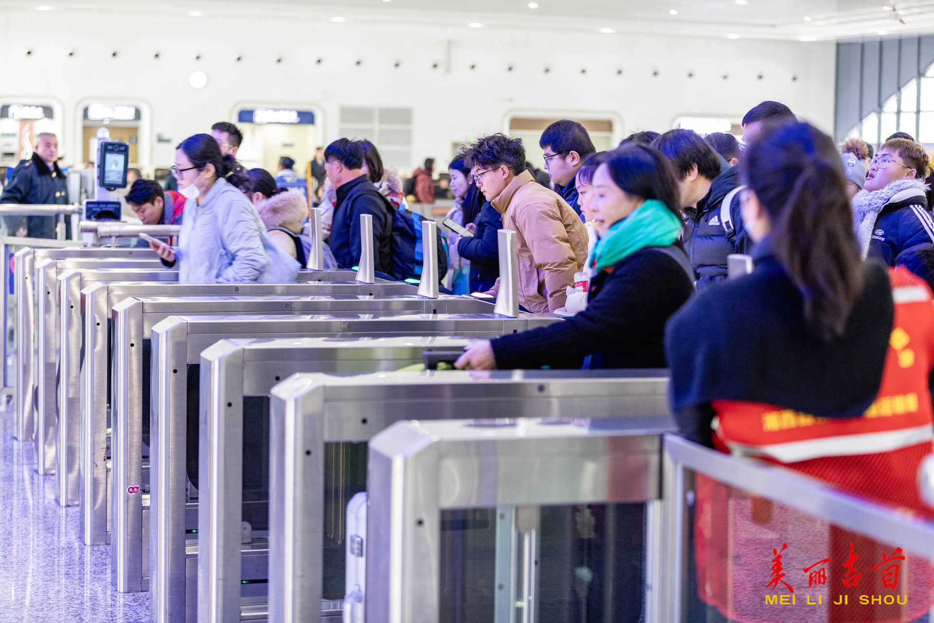 2026年春运今日启动 吉首东站迎来首波往返客流高峰