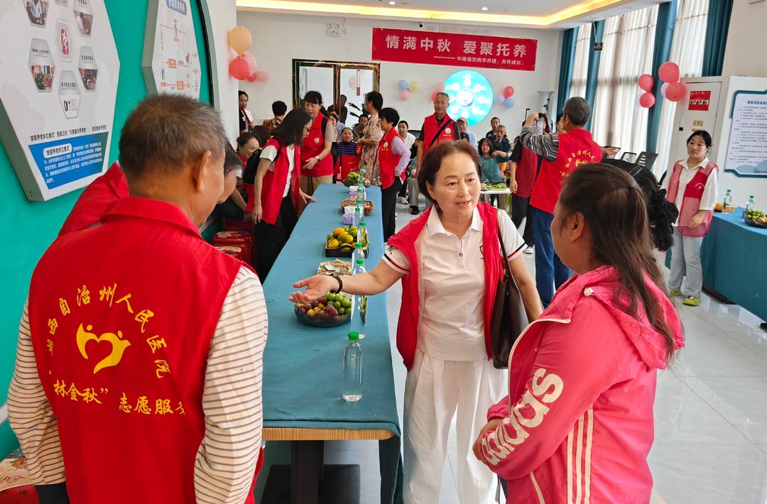 州人民医院离退休干部党支部开展中秋慰问活动