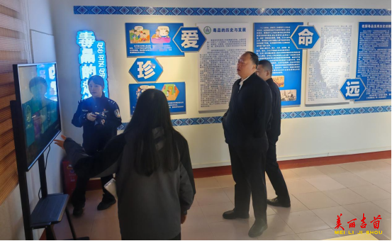 镇溪街道：83岁老党员家门口办画展 把湘西画给街坊看
