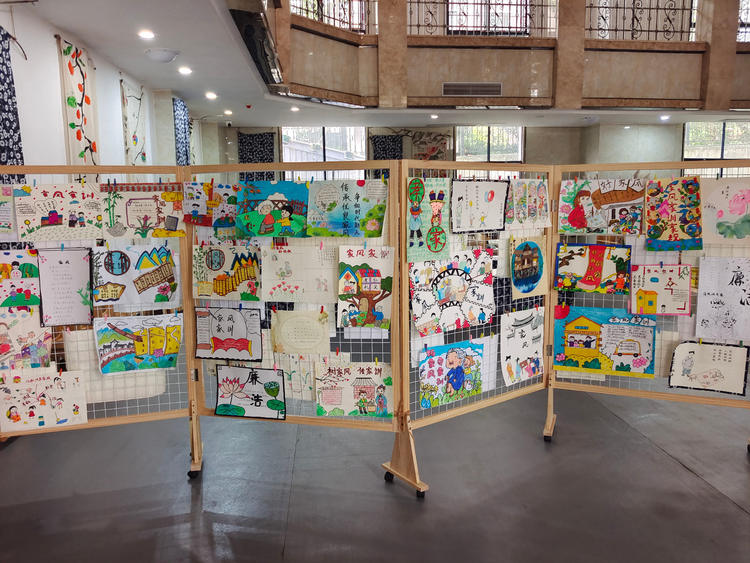 吉首市第十四幼儿园：“好家风·好传承”主题书画活动